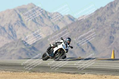 media/Dec-01-2025-Moto Forza (Mon) [[2daa91e15f]]/3-Beginner Group/Session 4 Turn 9/